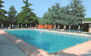 La grande piscina esterna